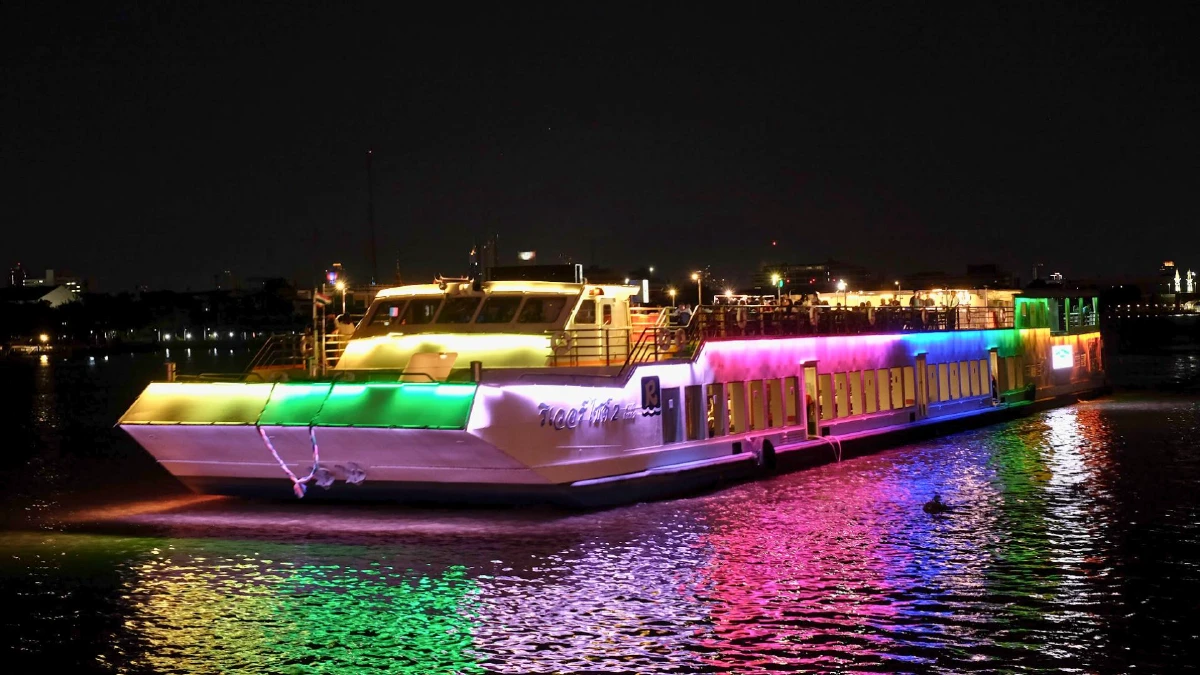 Bangkok Dinner with Riverside Ikon Cruise